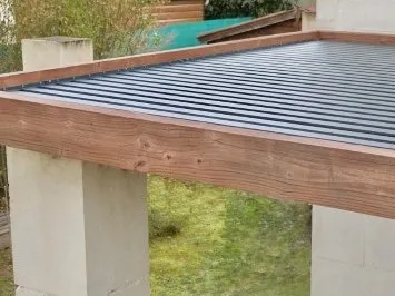 Die Standard-Pergola wird zur Bioklimatischen