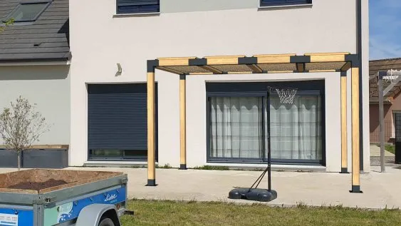 Lösung mit Douglas-Holzlamellen in 2 Feldern à 2 m – sparen Sie bis zu 1.063 €