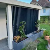 Vorschaubild des Artikels : Ein vertikaler Aluminium-Sichtschutz von SUNDIY