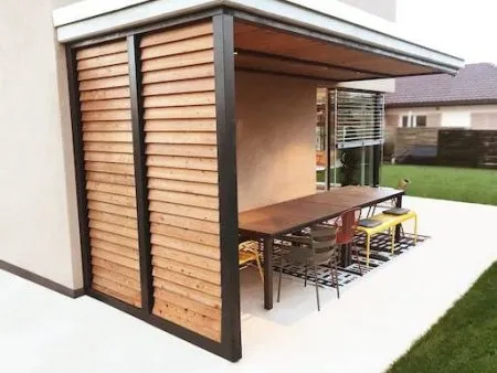 Eine Terrasse, geschützt vor neugierigen Blicken, für Erika und ihre Familie