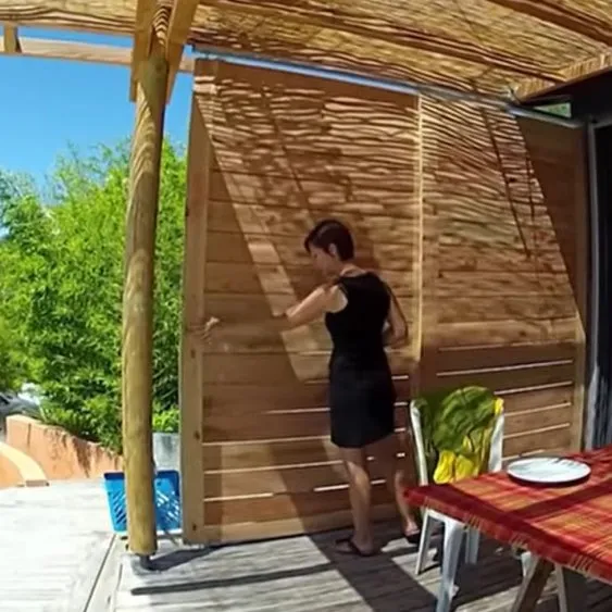 Schiebepaneel mit verstellbaren Lamellen – vollständig aus HOLZ