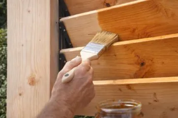 Holz schützen, ohne seinen natürlichen Charakter zu verändern: Holzsättiger richtig auftragen