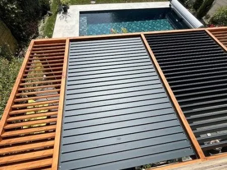 Perfekte Verbindung aus festen und verstellbaren Lamellen