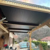 Vorschaubild des Artikels : Anlehnpergola mit Aluminium-Lamellen – neue Gestaltung und mehr Komfort für die Terrasse von Klaus