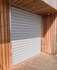 Vorschaubild des Artikels : Schiebepaneel mit verstellbaren Lamellen