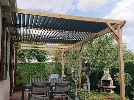 Louisa hat ihrer Pergola neues Leben eingehaucht